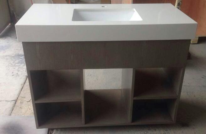Vanité en bois solides de salle de bains de cube ouvert fait sur commande sans quartz blanc de dessus 0