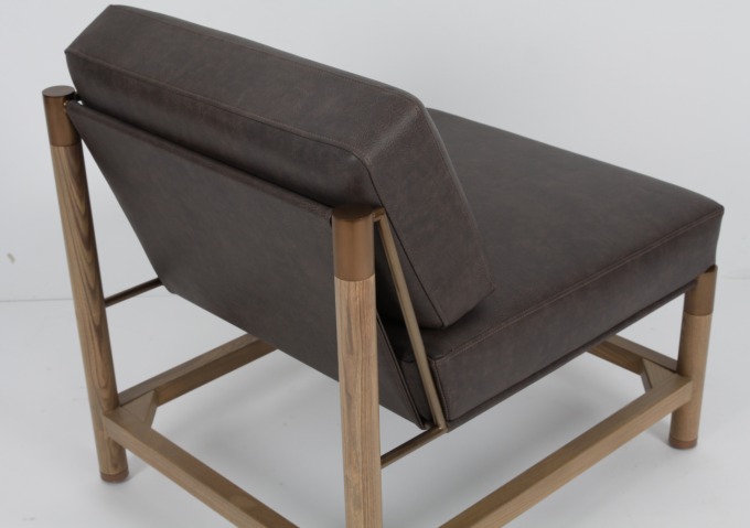 Chambre à coucher solide d'hôtel de chaise longue en bois de chêne de conception moderne avec des accents en métal 0