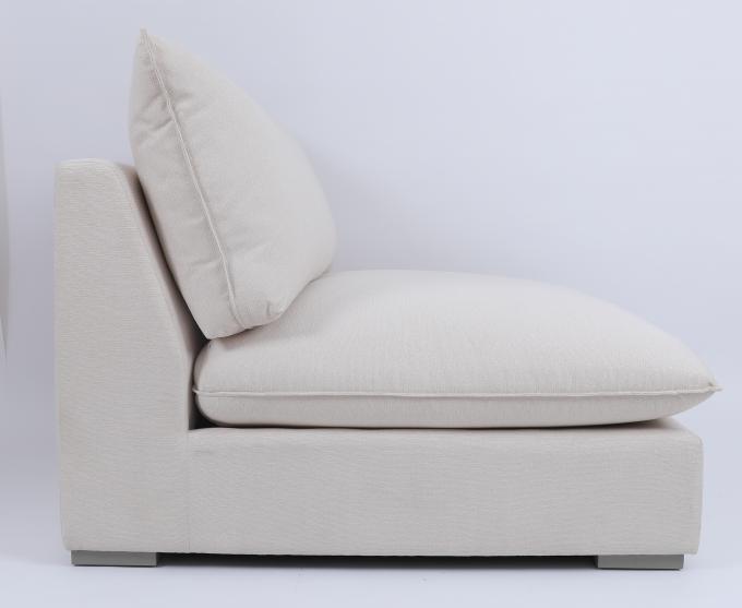 Canapé moderne personnalisé dans le salon avec tissu à ossature bois 1