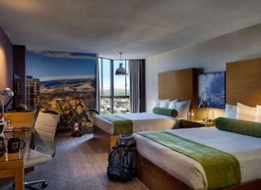 acheter Meubles en bois solides de chambre à coucher d'hôtel de luxe de lits jumeaux avec le conseil de forces de défense principale fabrication en ligne