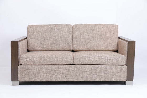 Un bon prix. Repos tapissé moderne fait sur commande de Sofa With Wood Frame Arm et jambes d'acier inoxydable en ligne