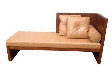 Un bon prix. Long banc d'Ottoman de chambre à coucher, banc tapissé de bagage avec des oreillers en ligne