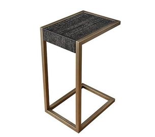 Un bon prix. La table basse en bois C en bronze de salon d'OIN a formé le placage latéral de chêne de Tableau en ligne