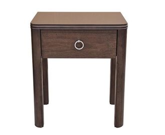 Un bon prix. Tiroirs en bois solides des tables de chevet d'hôtel une avec le hub de puissance, écologique en ligne