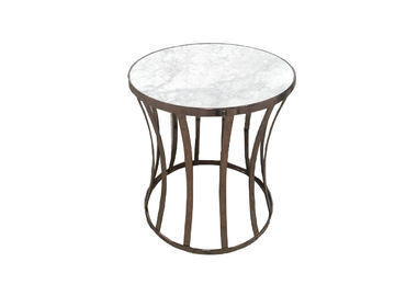 Un bon prix. Le côté à base métallique de salon d'or ajourne pour des meubles d'hôtel, table basse moderne en ligne