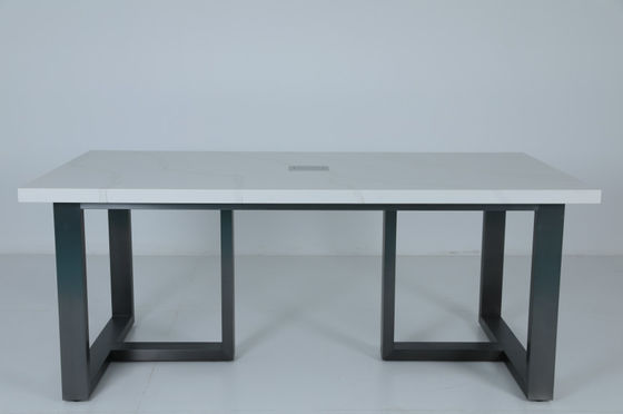 Un bon prix. Tableau de bar de style moderne d'hôtel sur mesure avec plafond en pierre et base en acier inoxydable en ligne