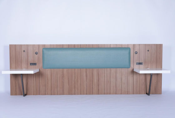 Un bon prix. Moderne simple hôtel en bois massif King Tête avec deux tables de nuit en ligne