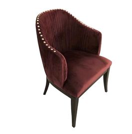 Un bon prix. Chaise dinante en bois de tissu rouge en gros de velours avec les neilheads argentés en ligne