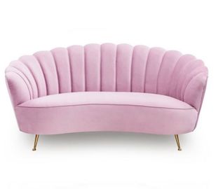 Un bon prix. Orner rose de velours de divan tapissé épousant le sofa de location de salon en métal avec 4 jambes de metel en ligne