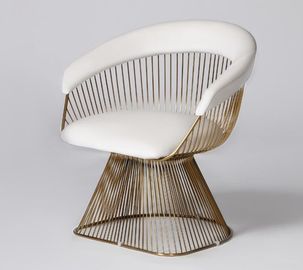 Un bon prix. Divans blancs de salon de tissu de velours avec le métal en laiton poli Bas en ligne