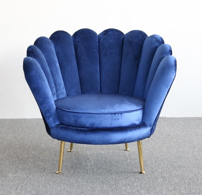 La fleur nordique de style forment le fauteuil d'accent de velours de taille de 78cm 1